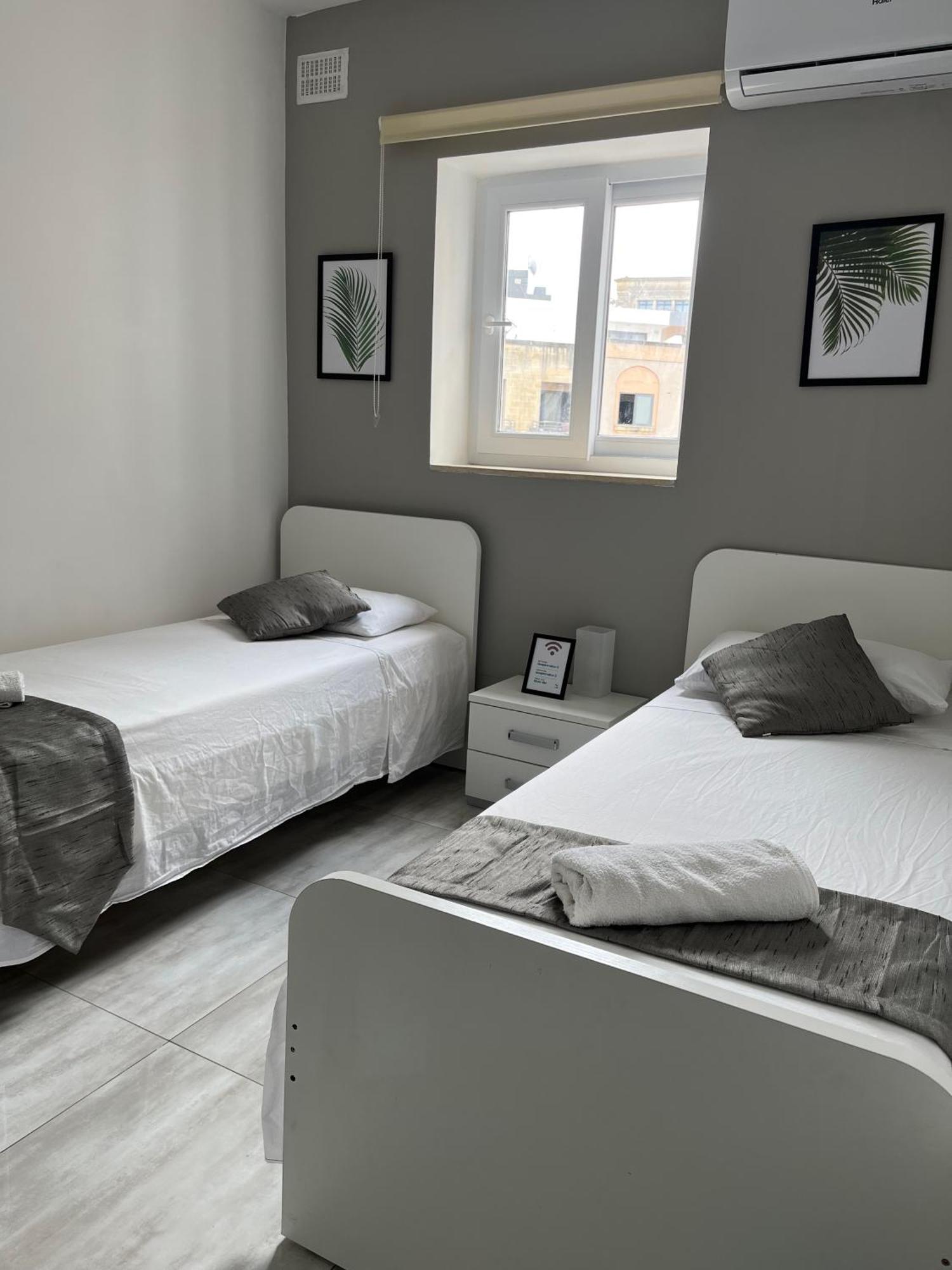 F3 Room 3, Private Room Two Single Beds Shared Bathroom Msida Eksteriør bilde